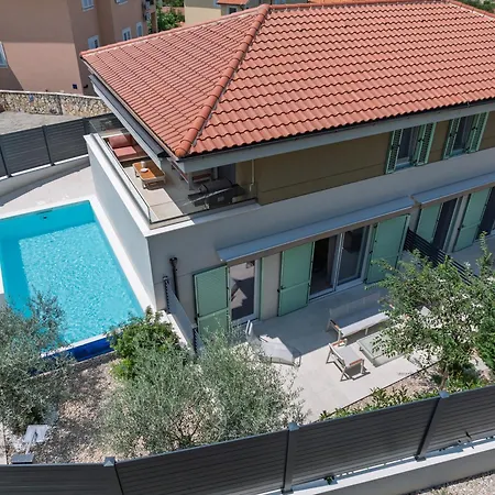 Lulani Pool