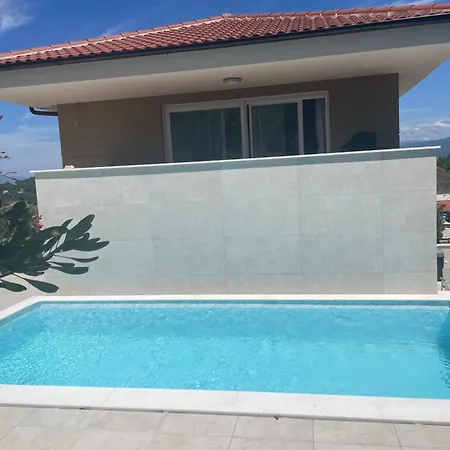 Lulani Pool