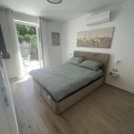 Apartman Lulani Pool *