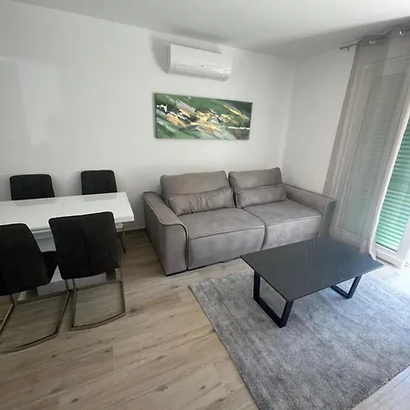 Apartman Lulani Pool *