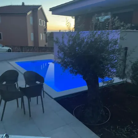 Lulani Pool Apartman