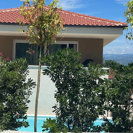 Lulani Pool Apartman *