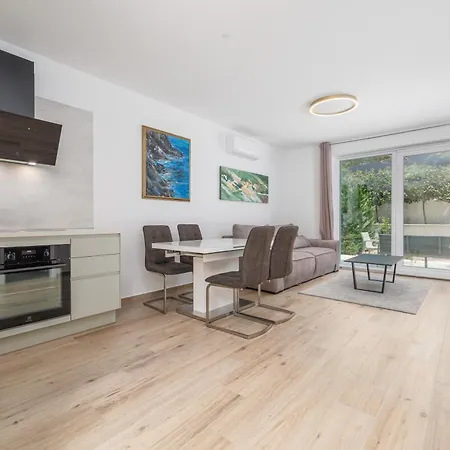 Lulani Pool 아파트