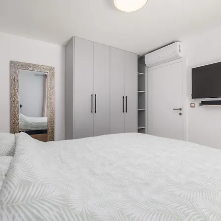 Lulani Pool Apartament *