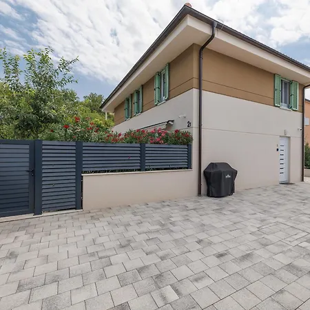 Apartament Lulani Pool *