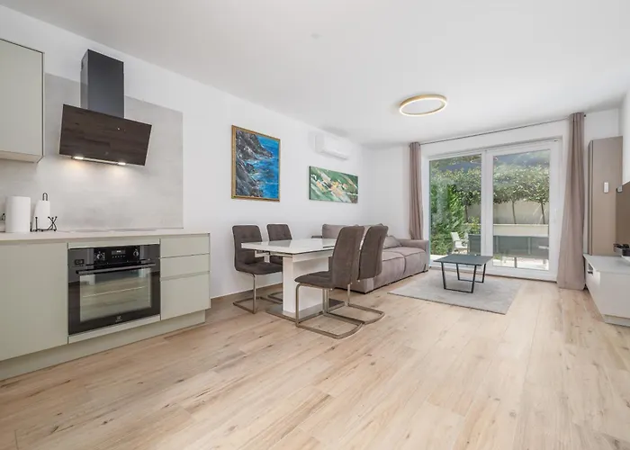 Lulani Pool 아파트