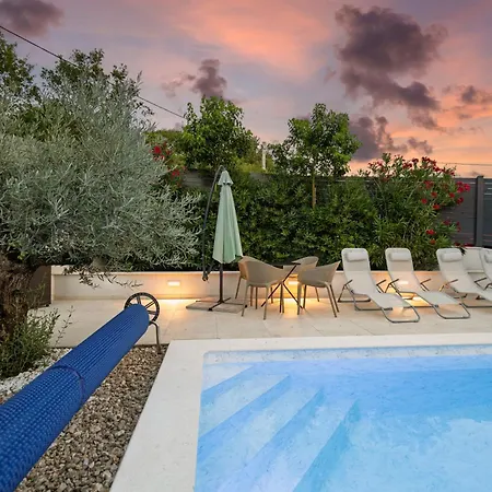 Lulani Pool