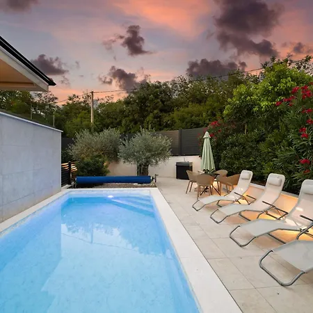 Lulani Pool Apartament